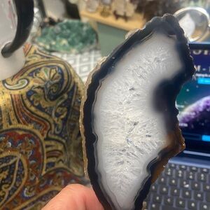 Slab of agate with stand
